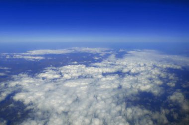 Bulutların Üstündeki Gökyüzü, Cloudscape arka plan, Mavi Gökyüzü ve Kabarık
